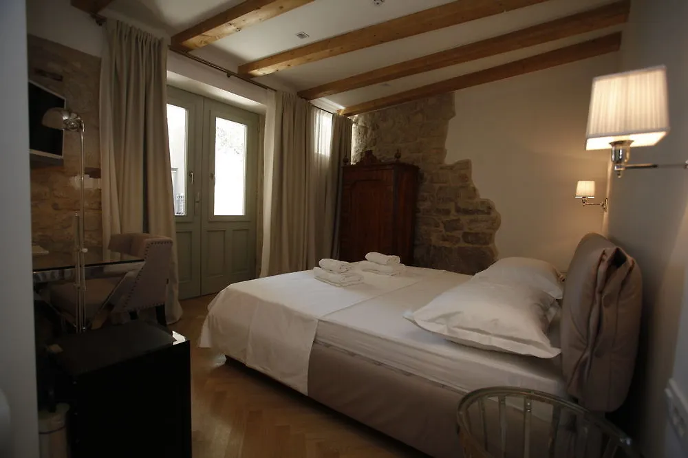 Heritage Hotel 19