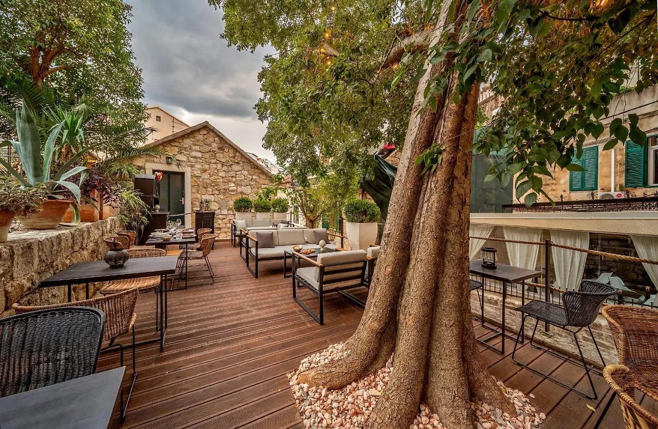 Heritage Hotel 19