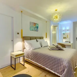 4* Couette-café Irini Luxury