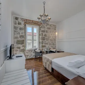 4* Hotel Lorenzzo Diocletian's Palazzo Storico