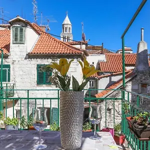 Luxury 2 Bedroom-2 Bathroom & App With Rooftop Terrace Split