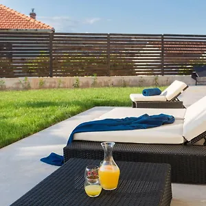 https://villa-salt-luxury-retreat-in-trogir.hotels-in-trogir.com